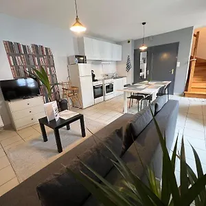 T3 50m2 Lumineux Proche Mairie - Plein Centre , Carhaix-Plouguer France